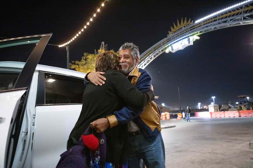 Ramón Delgado, de 60 años, pudo reencontrarse con su hermana Berta, de 71, el 8 de...