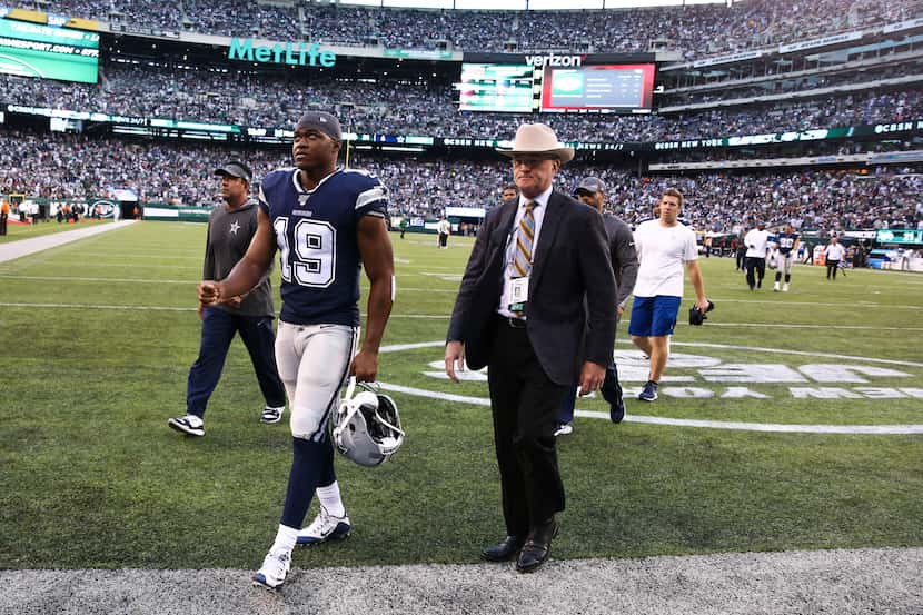 Dallas Cowboys wide receiver Amari Cooper (19) walks off the field following the first half...