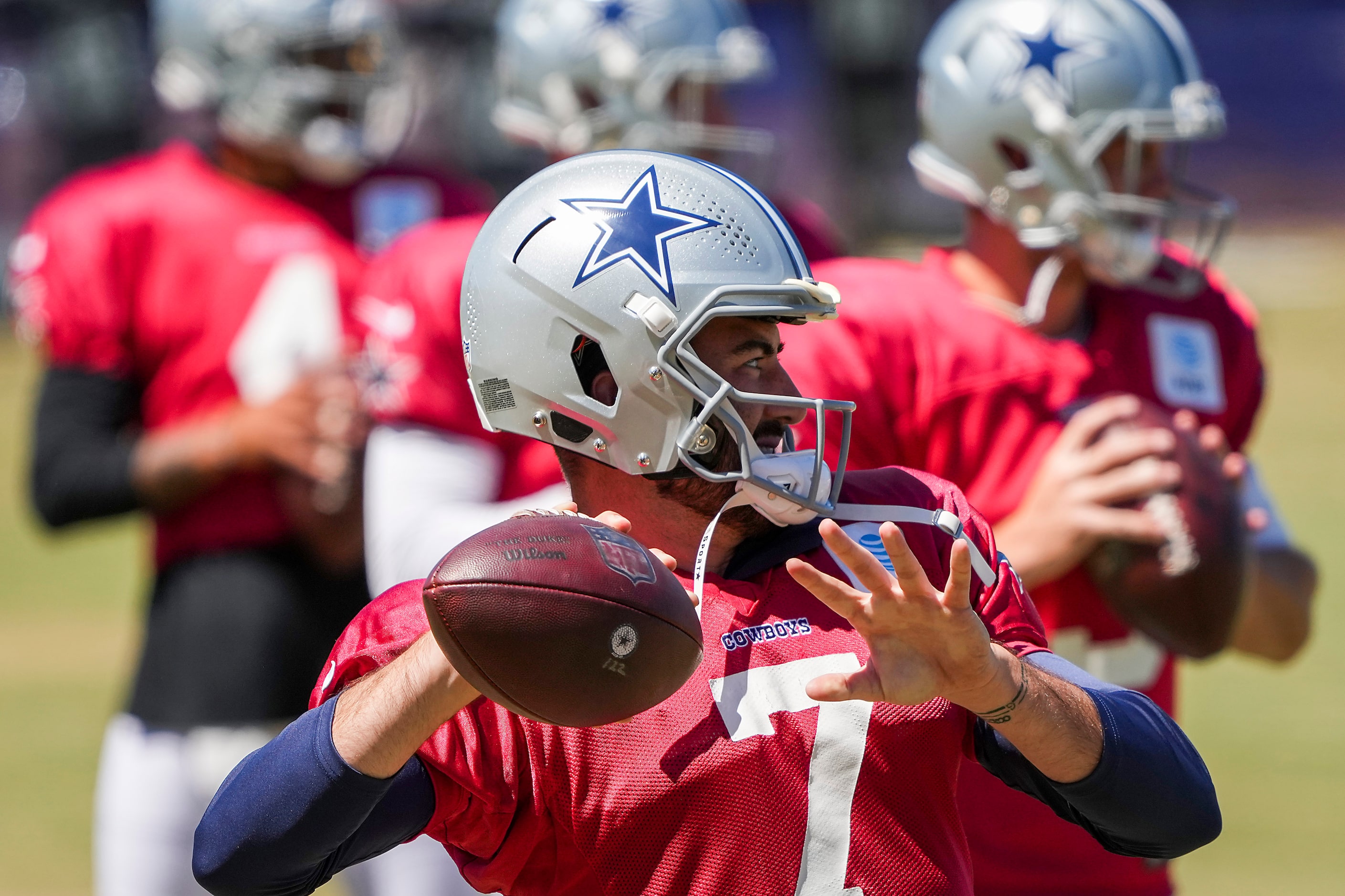 Dallas Cowboys quarterback Ben DiNucci (7) runs a drill with Cooper Rush (right), Garrett...