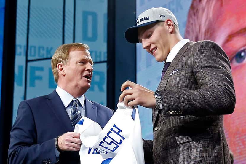  Leighton Vander Esch fue escogido por los Dallas Cowboys en la primera ronda del NFL Draft...