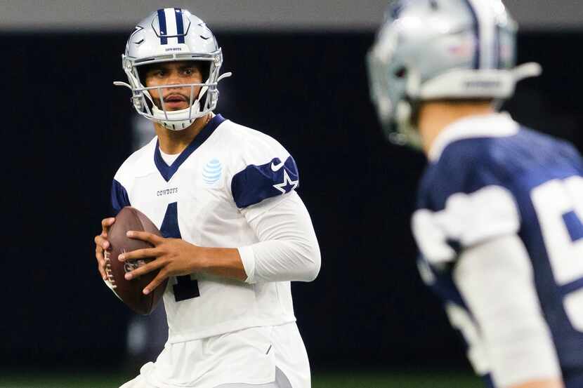 Dallas Cowboys quarterback Dak Prescott (4) looks to pass as linebacker Leighton Vander Esch...