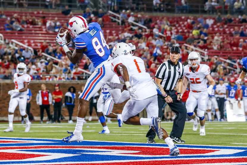 Southern Methodist Mustangs wide receiver Judah Bell (84) makes a touchdown pass against...