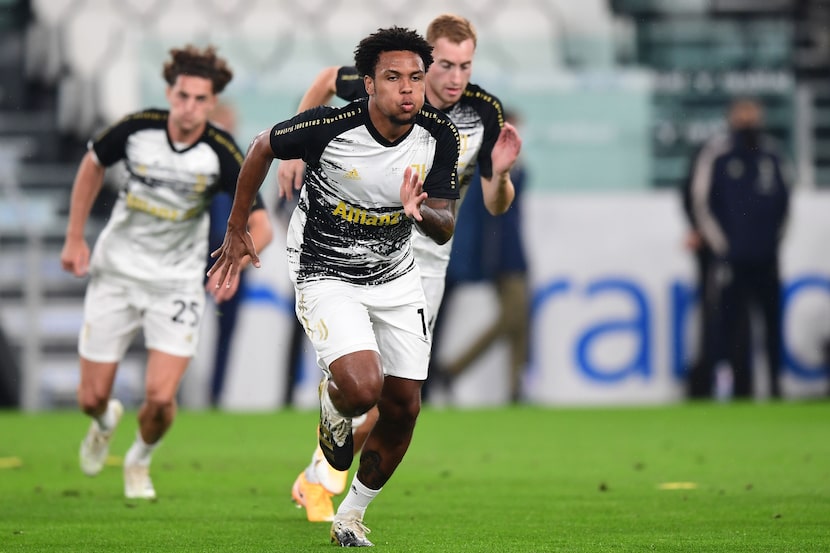 Juventus' American midfielder Weston McKennie (C) warms up prior to the Italian Serie A...