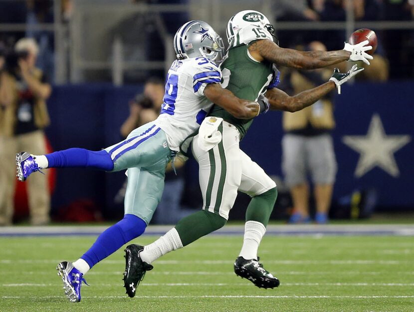 Dallas Cowboys cornerback Brandon Carr (39) breaks up a pass thrown to New York Jets wide...