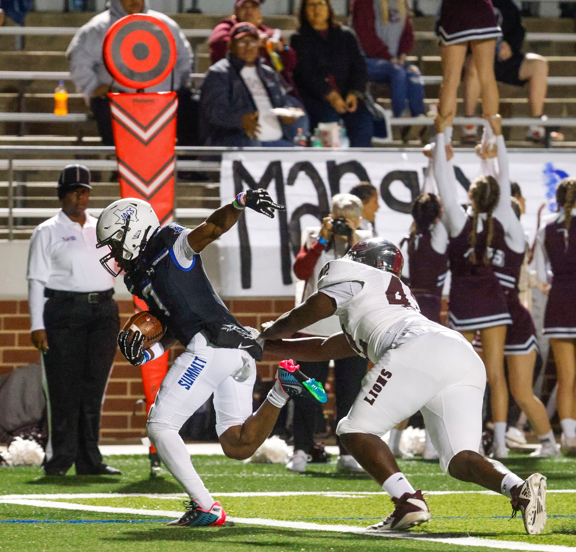 Mansfield Summit High’s Amare Burgess (left) scores a touchdown past Ennis High School’s...