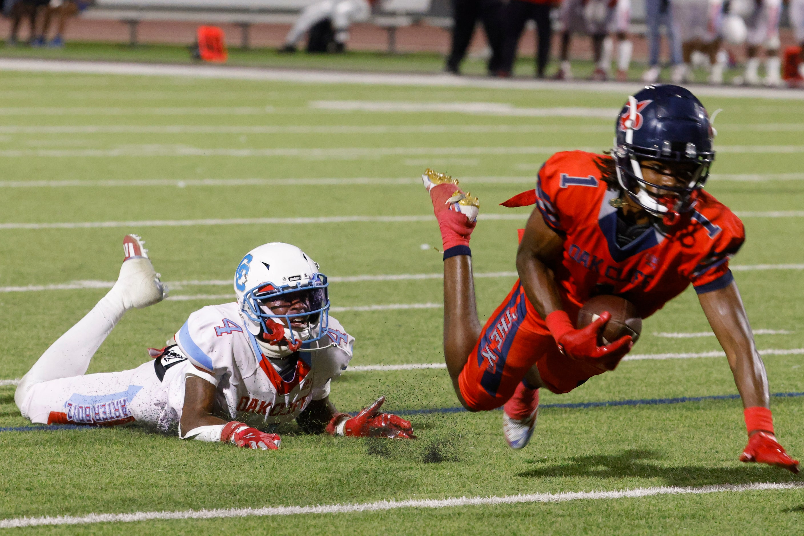 Carter High’s Brandon Bennett (left) watches as Kimball High’s Jordan Martin successfully...