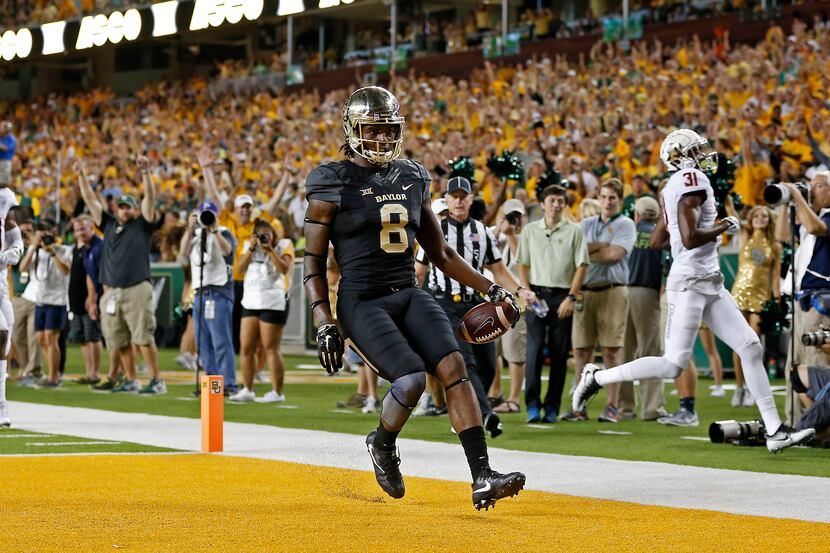 Baylor wide receiver Ishmael Zamora (8) scores a touchdown past Oklahoma State linebacker...