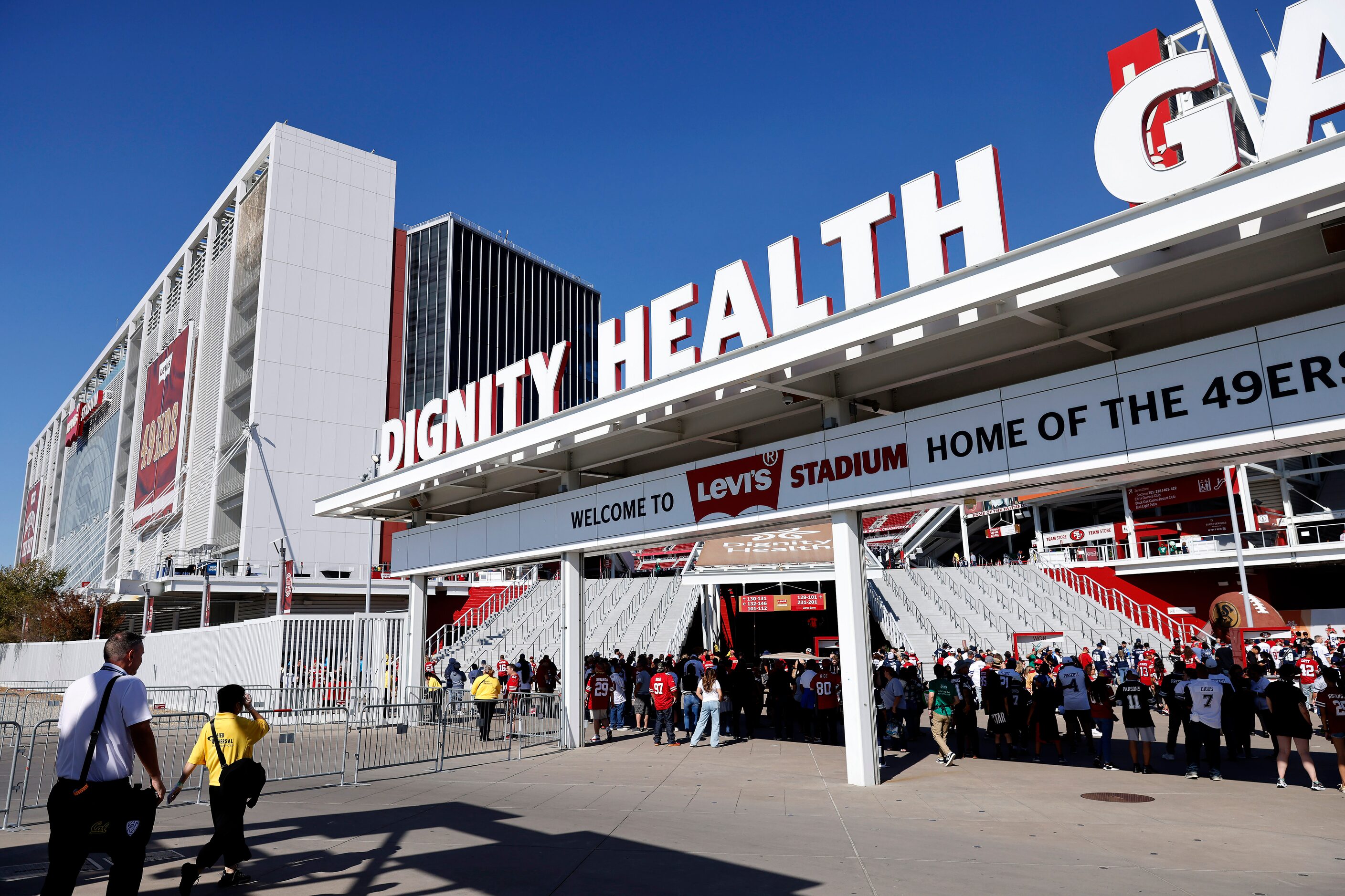 The Dallas Cowboys return to Levi’s Stadium top face the San Francisco 49ers for the second...