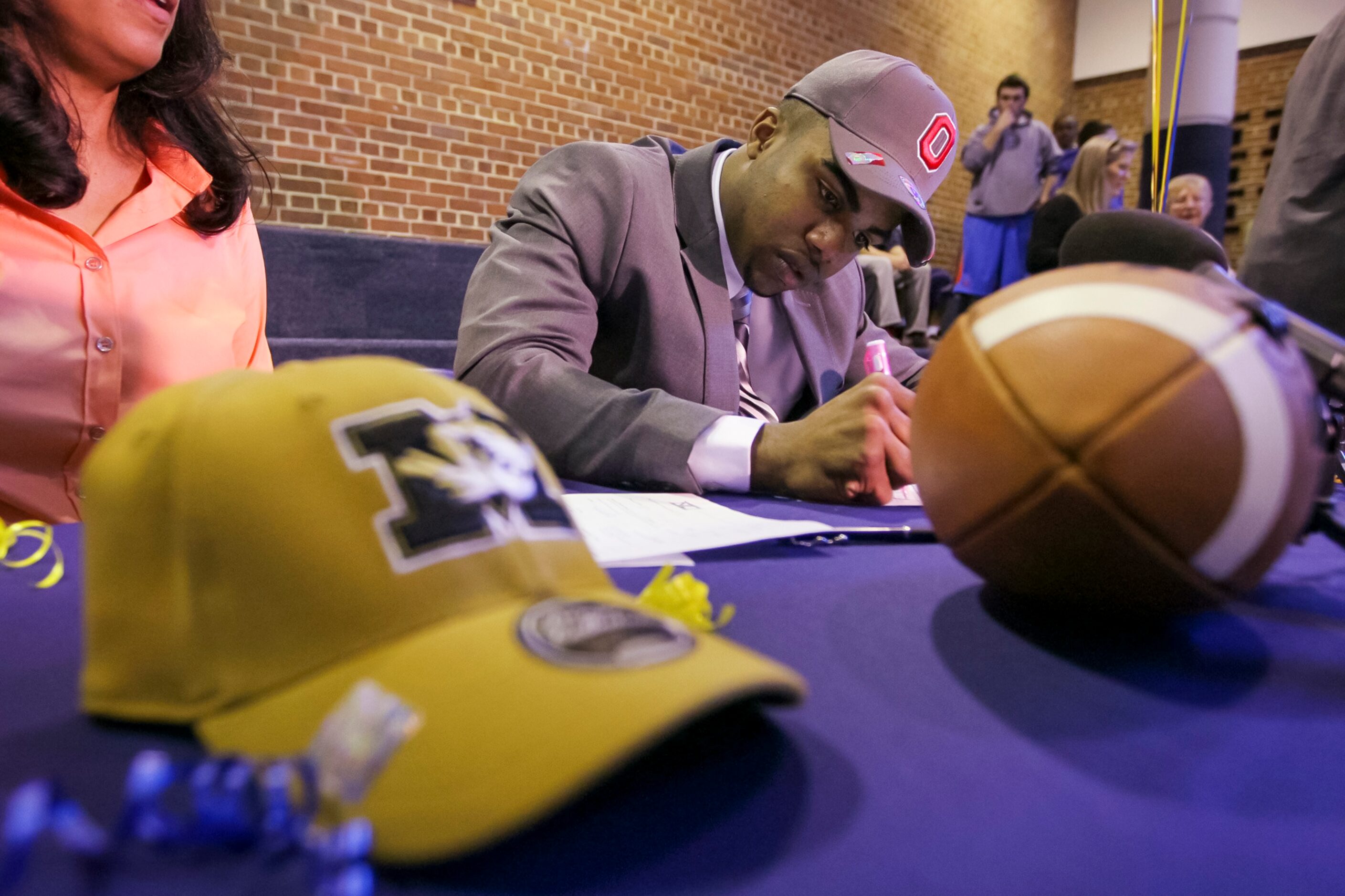 John Burroughs running back Ezekiel Elliott signs his committment to Ohio State University...