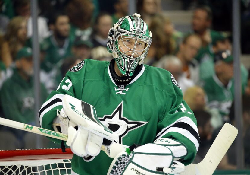 Dallas Stars goalie Kari Lehtonen (32) circles i the crease during a second period timeout...