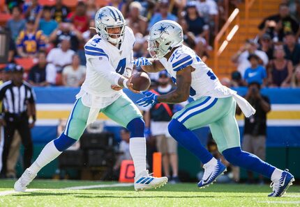 Dak Prescott (4) hands the ball off to Tony Pollard (36) during the first quarter of the...