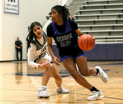 Hebron guard Paris Bradley (23) drove to the basket against Flower Mound on Jan. 10, 2023,...