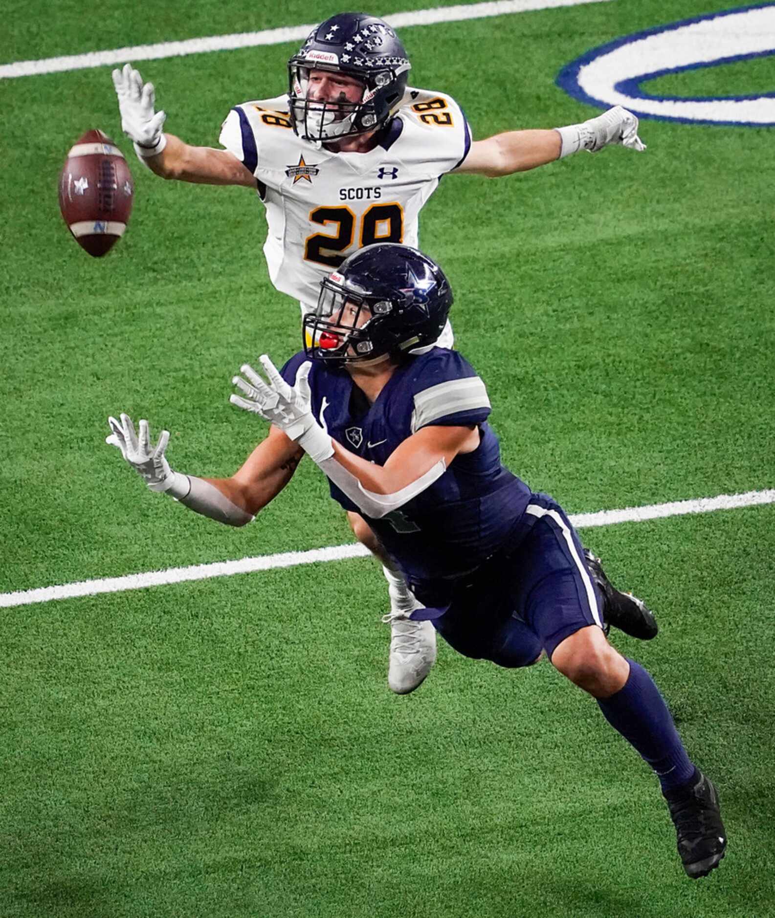 Frisco Lone Star wide receiver Trace Bruckler (4) canÃt make a diving catch as Highland...