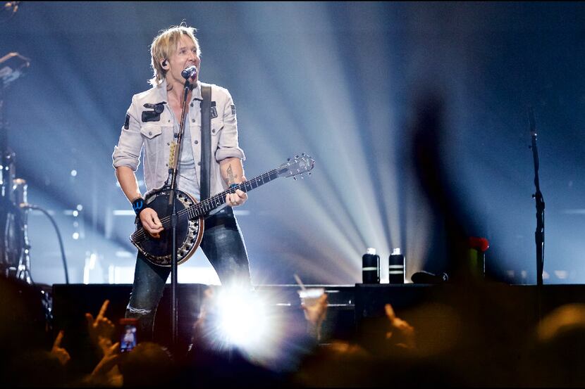 Keith Urban performs at American Airlines Center, Friday, October 14, 2016. (Brandon...