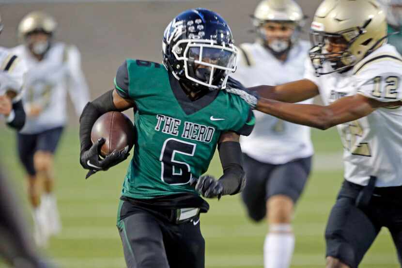 Richardson Berkner’s Dameon Crowe (6) picks up a first down during the first half of a game...