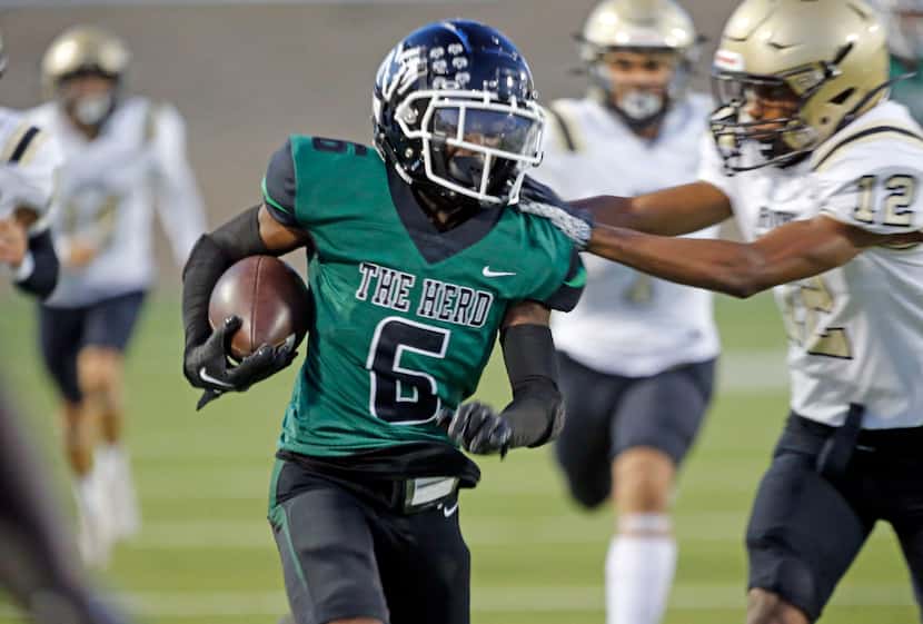 Richardson Berkner high’s Dameon Crowe (6) picks up a first down during the first half of a...