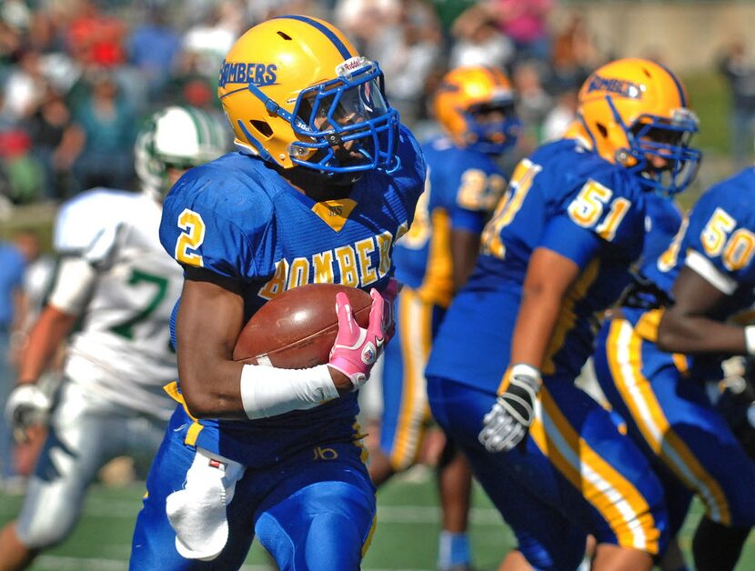 Ezekiel Elliott, John Burroughs, in the Bombers win over Ste. Genevieve. (Andrew...