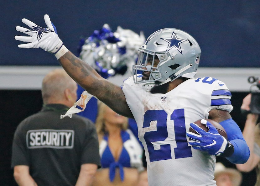 Dallas Cowboys running back Ezekiel Elliott (21) signals a first down after a critical catch...