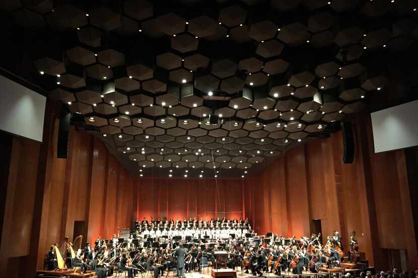 
The Houston Symphony, shown gearing up for its recent presentation of Mahler’s Third...