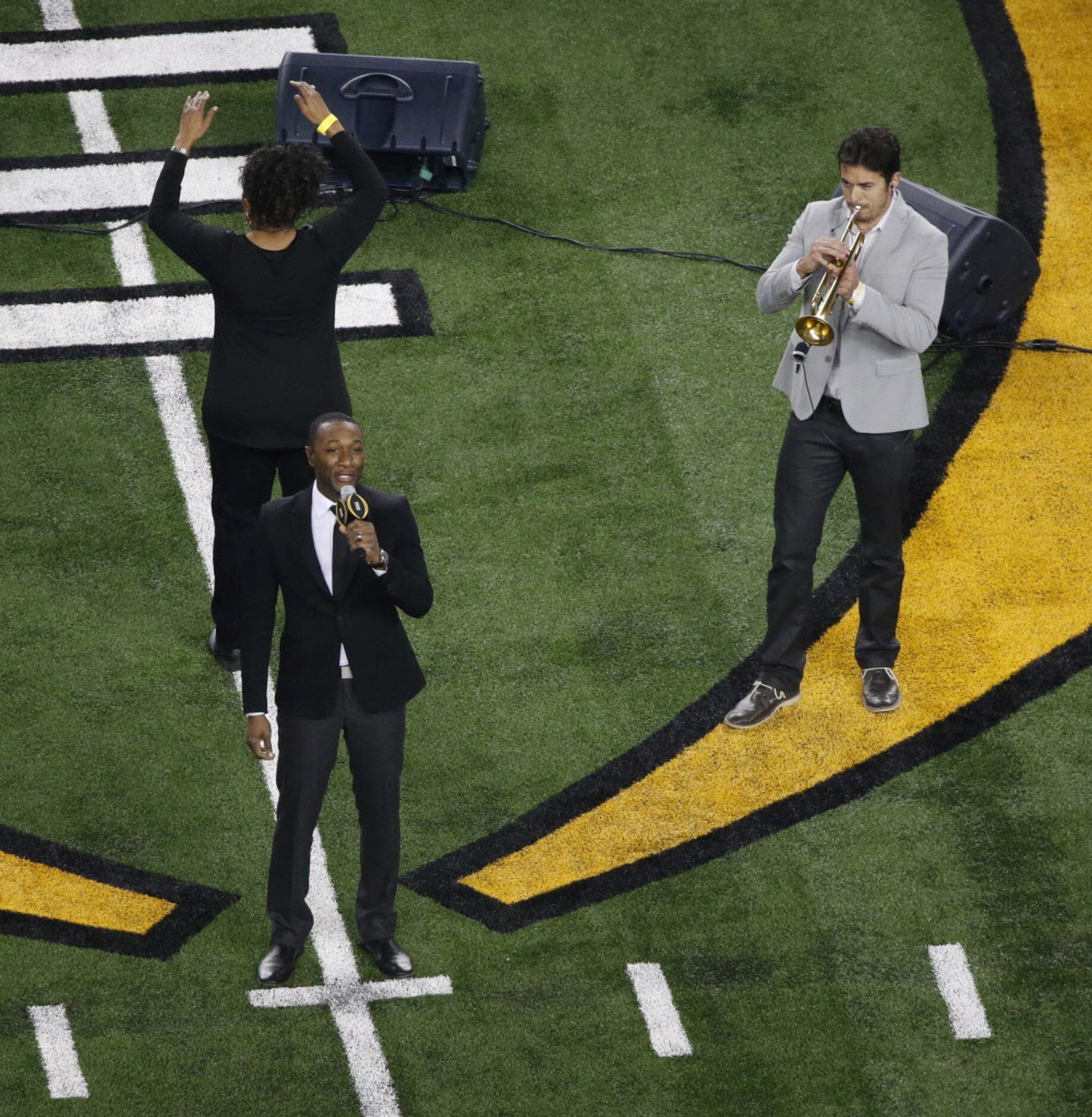 Aloe Blacc performs "America the Beautiful" with students from Booker T. Washington High...