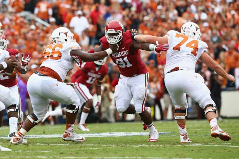 DALLAS, TX - OCTOBER 11: Charles Tapper #91 of the Oklahoma Sooners at Cotton Bowl on...