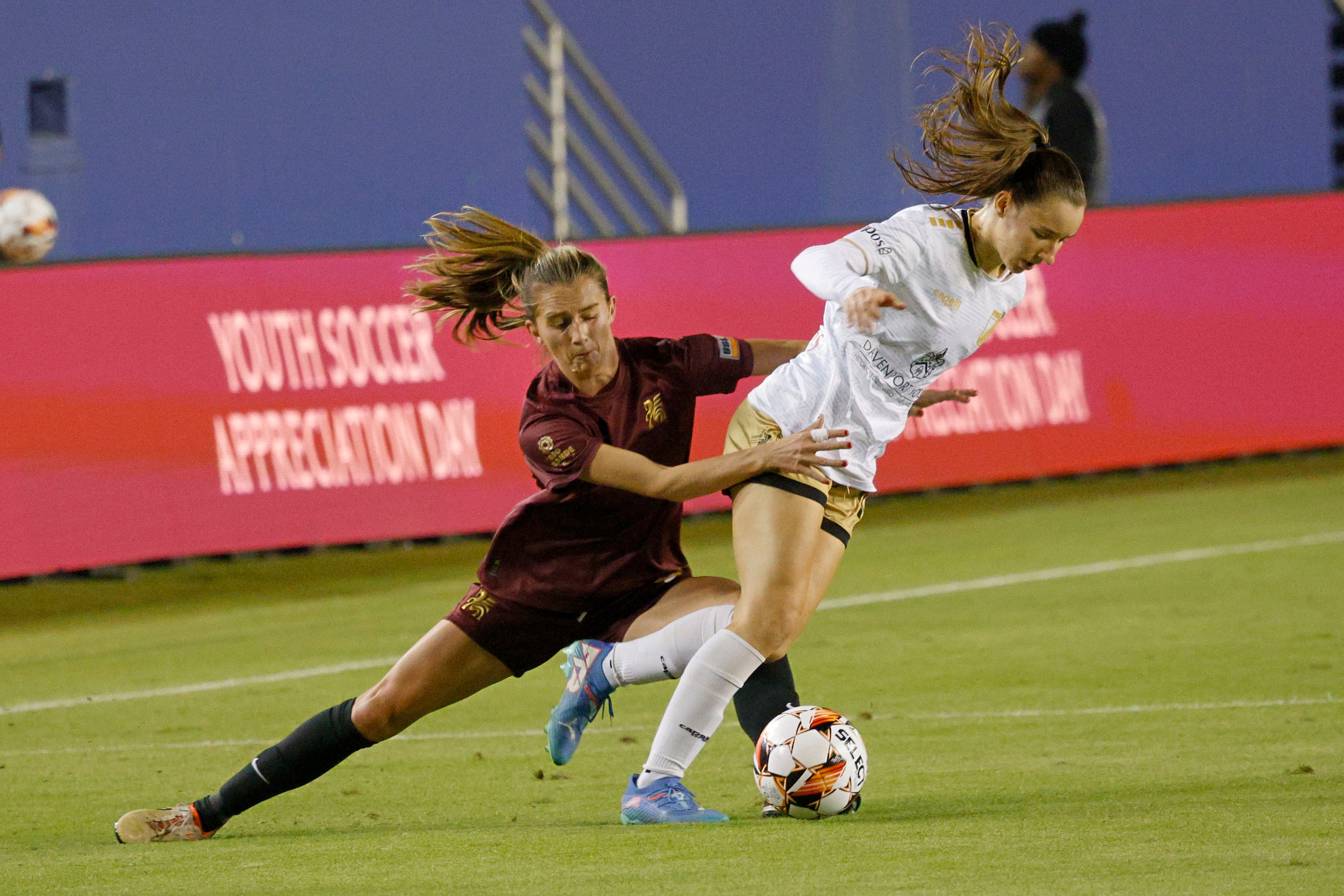 Dallas Trinity defender Julia Dorsey (5) tries to stop Spokane Zephyr forward Emina Ekic...