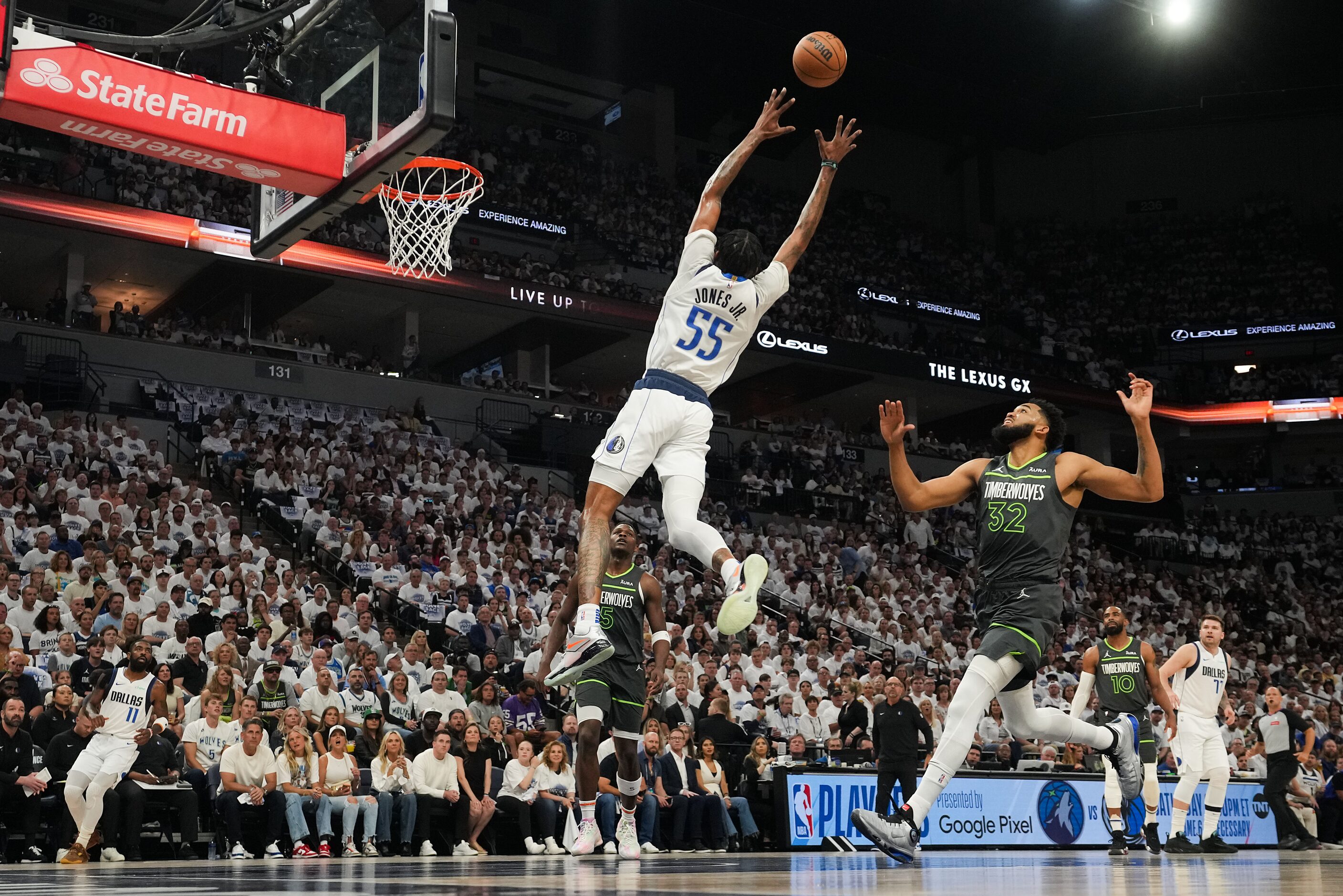 Dallas Mavericks forward Derrick Jones Jr. (55) reaches for an alley-oop from guard Luka...