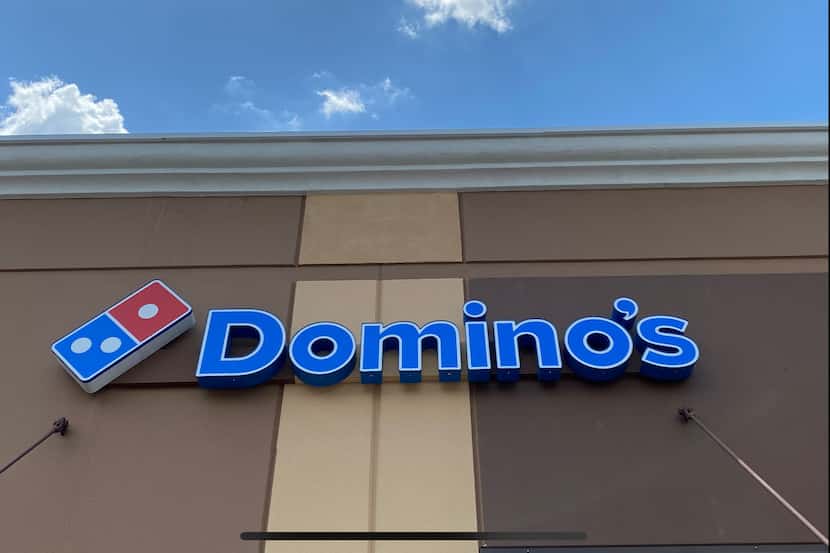 Una pizzería Domino's en N. Beach Street in Fort Worth cerró temporalmente debido a una...