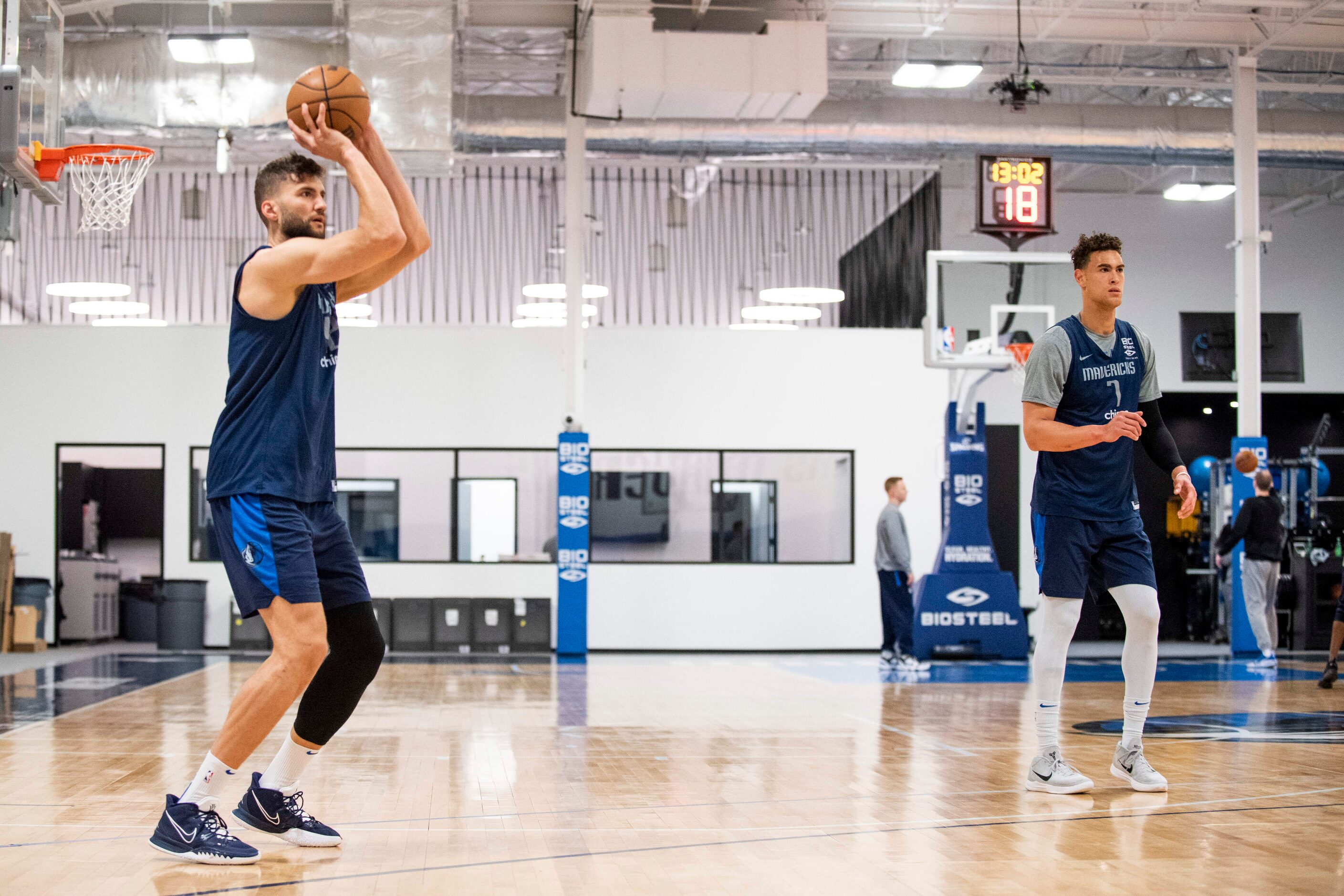 From left, Dallas Mavericks power forward Maxi Kleber (42) and center Dwight Powell (7)...