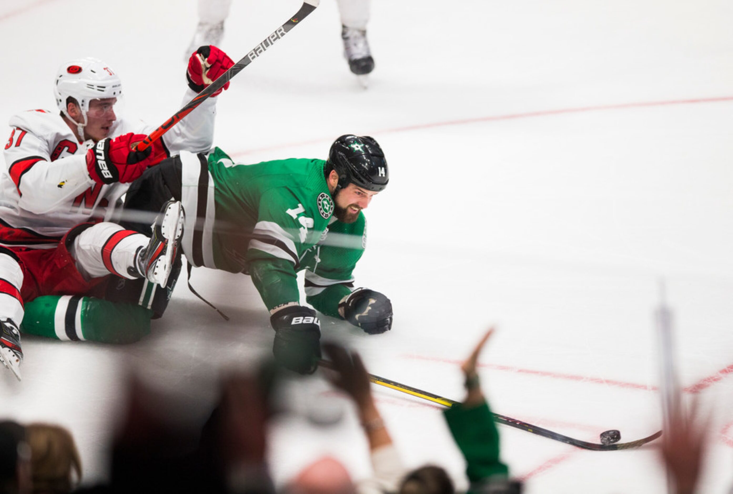 Dallas Stars left wing Jamie Benn (14) keeps control of the puck while defended by Carolina...