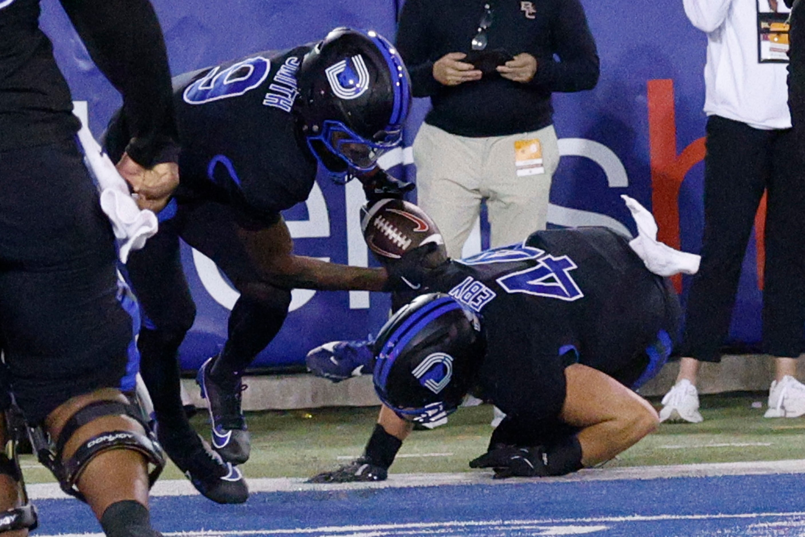 SMU wide receiver Key'Shawn Smith (9) receives a touchdown pass from SMU quarterback Kevin...