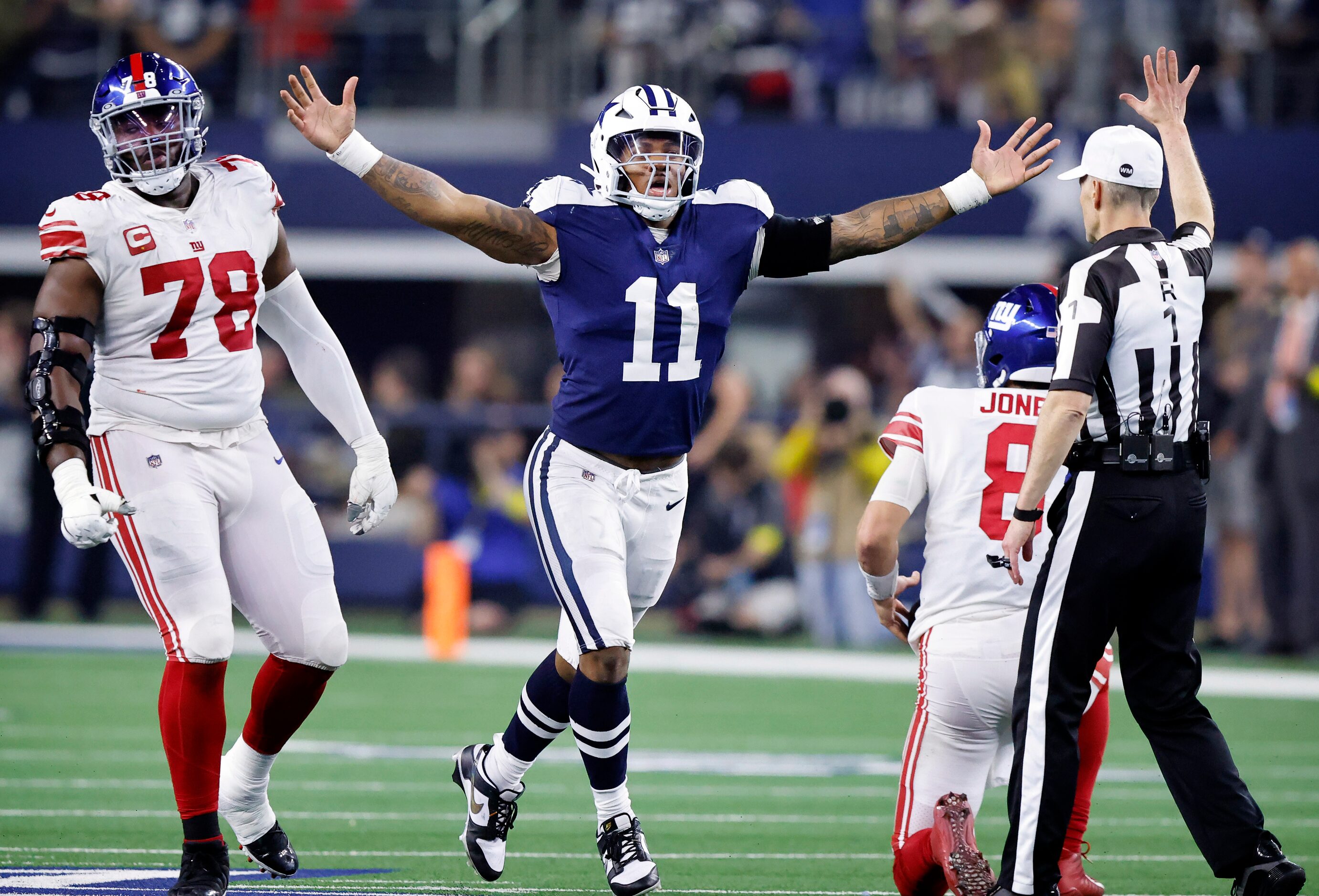 Dallas Cowboys linebacker Micah Parsons (11) celebrates his fourth quarter sack of New York...