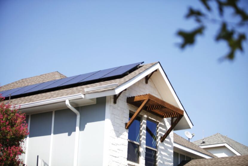 Rooftop solar panels offset energy consumption. Overhangs above windows deflect the sun’s rays.