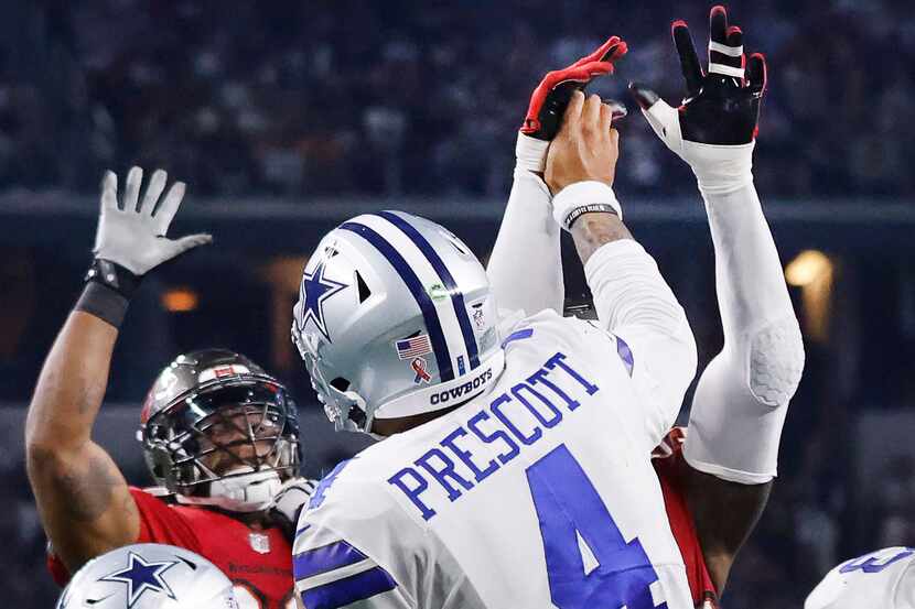 Dallas Cowboys quarterback Dak Prescott’s (4) hand hits Tampa Bay Buccaneers linebacker...