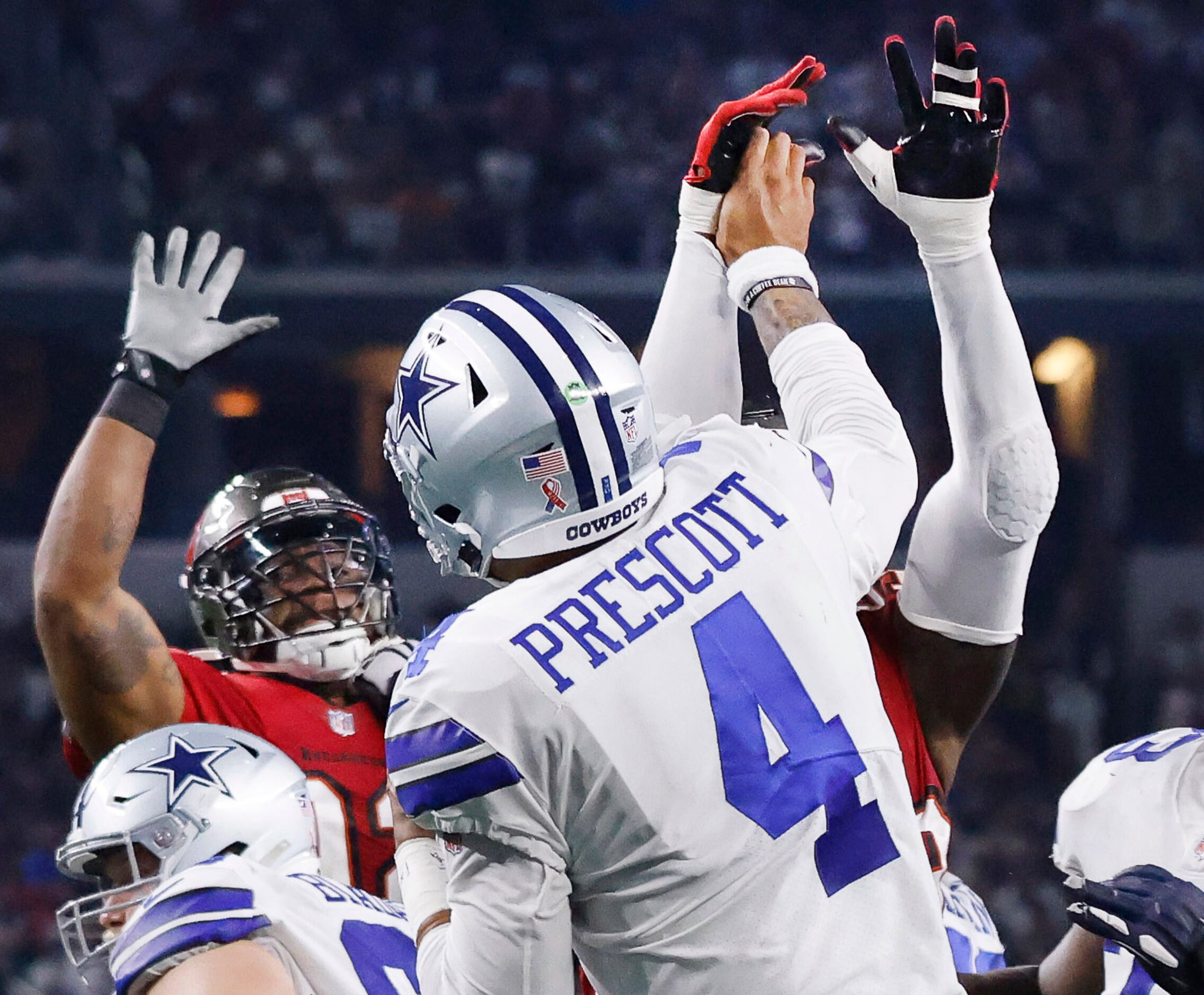 Dallas Cowboys quarterback Dak Prescott’s (4) hand hits Tampa Bay Buccaneers linebacker...