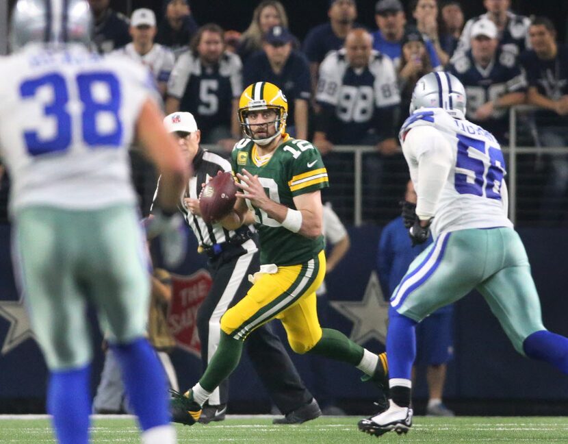 Green Bay Packers quarterback Aaron Rodgers (12) looks for a receiver in the fourth quarter...