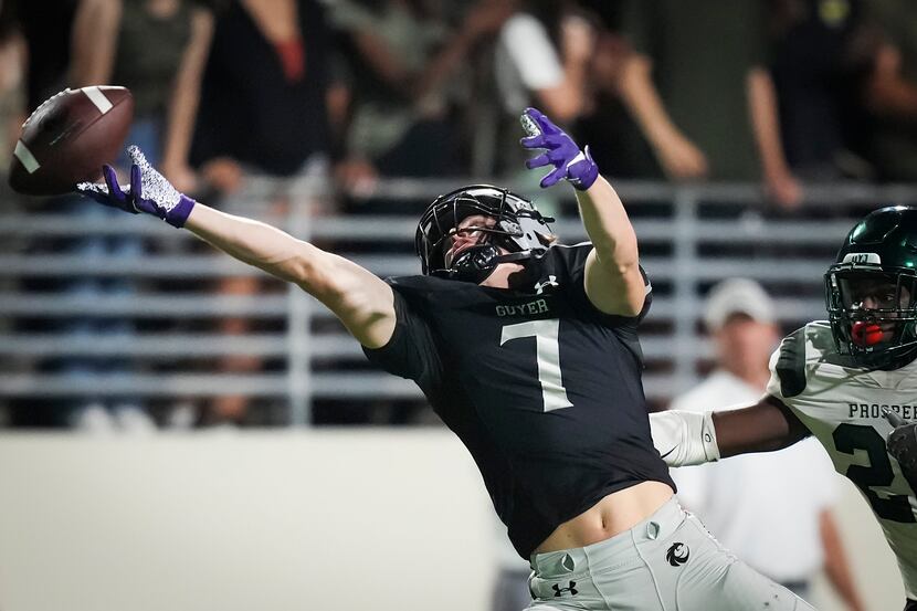 Denton Guyer wide receiver Landon Sides (7) reaches for a pass during the second half of a...