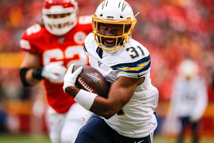 Adrian Phillips, de los Chargers de Los Ángeles, es uno de los mejores profundos libres en...