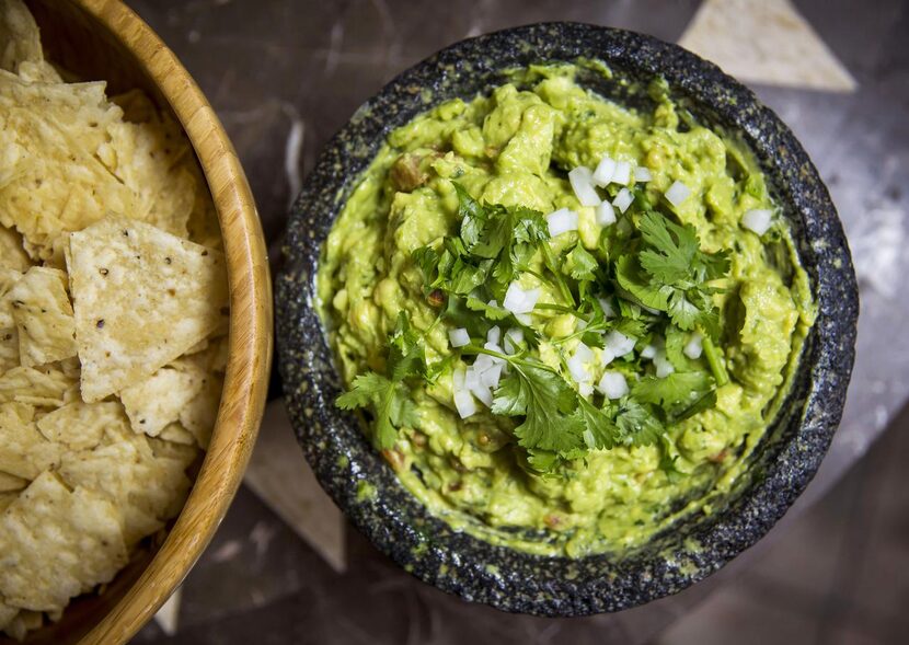 A starter of guacamole is served prior to the ropa vieja.