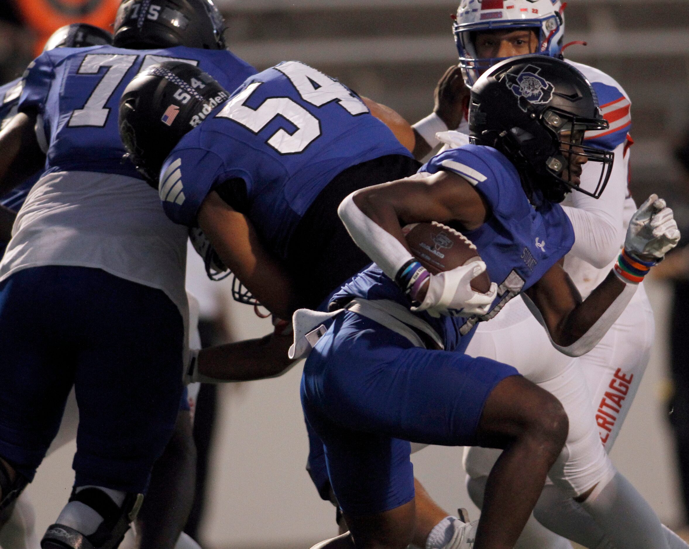 Mansfield Summit running back Amare Burgess (7) looks for running room during a the first...