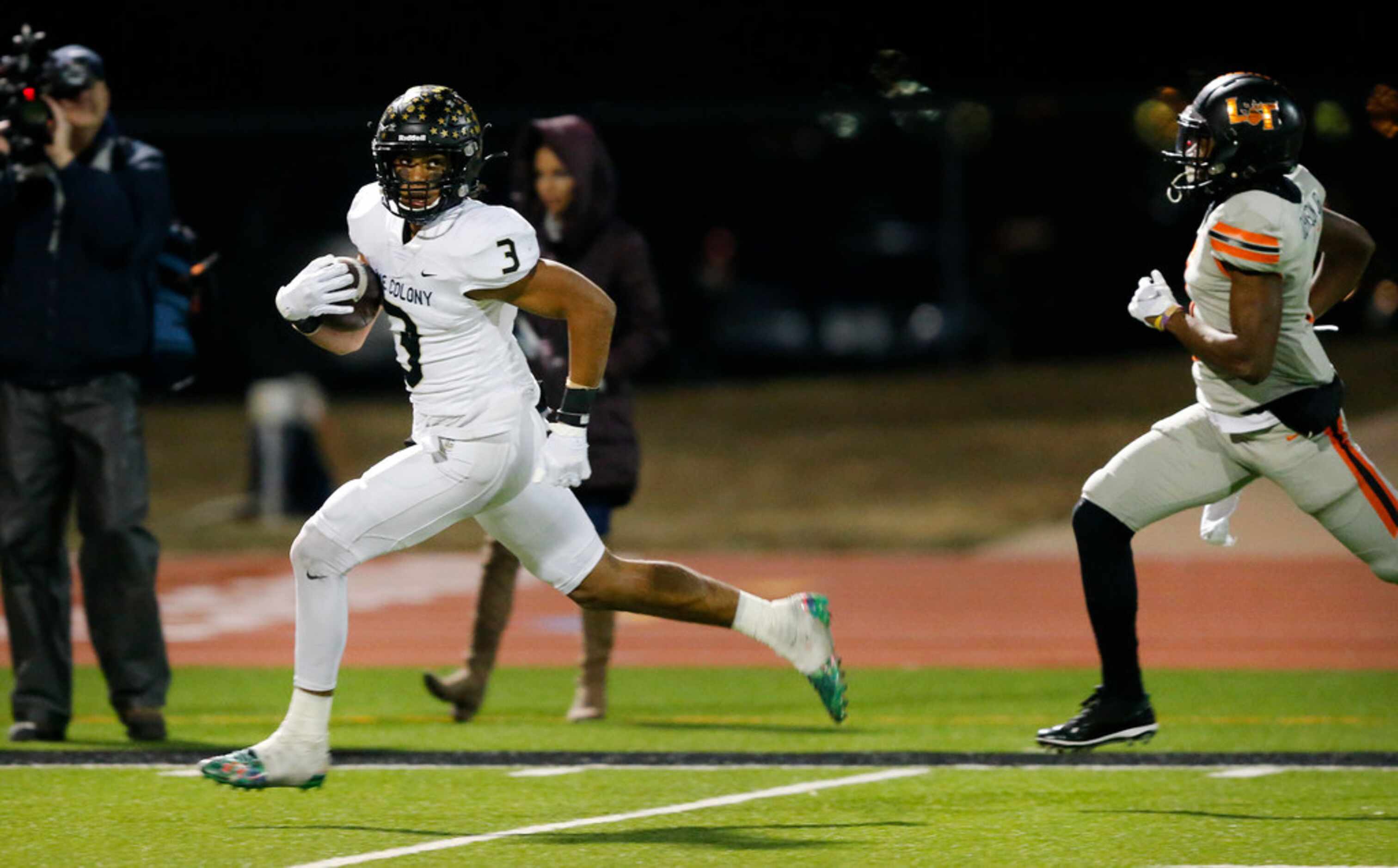 The Colony wide receiver Christian Gonzalez raced away from Lancaster defensive back Lorando...