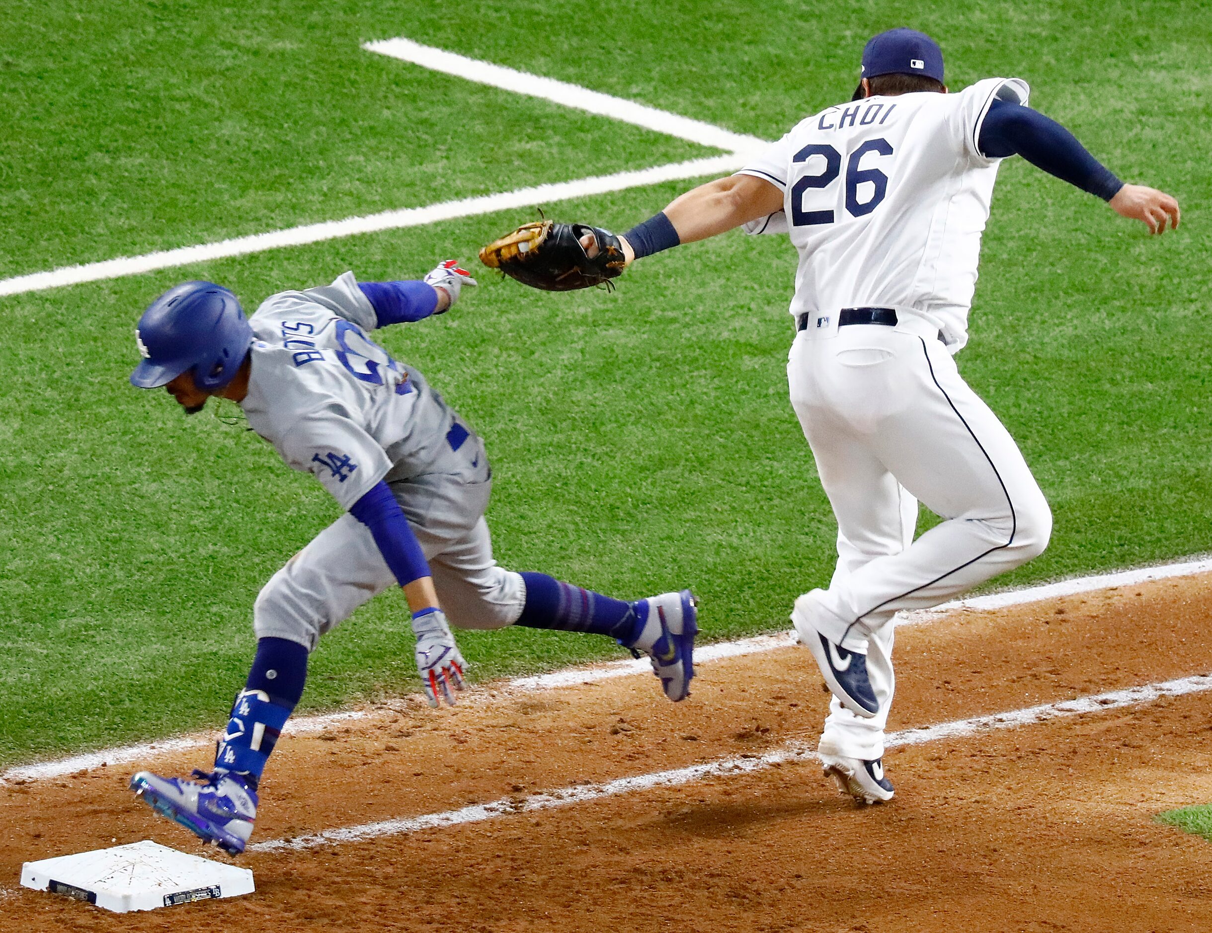 Tampa Bay Rays first baseman Ji-Man Choi (26) tags out Los Angeles Dodgers batter Mookie...