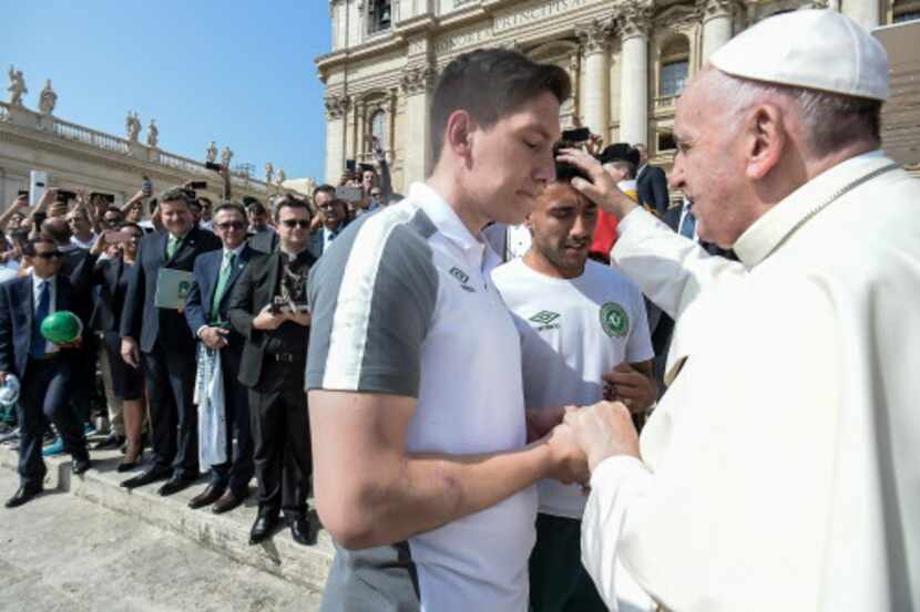 El papa Francisco recibió al Chapecoense en el Vaticano. Foto AP
