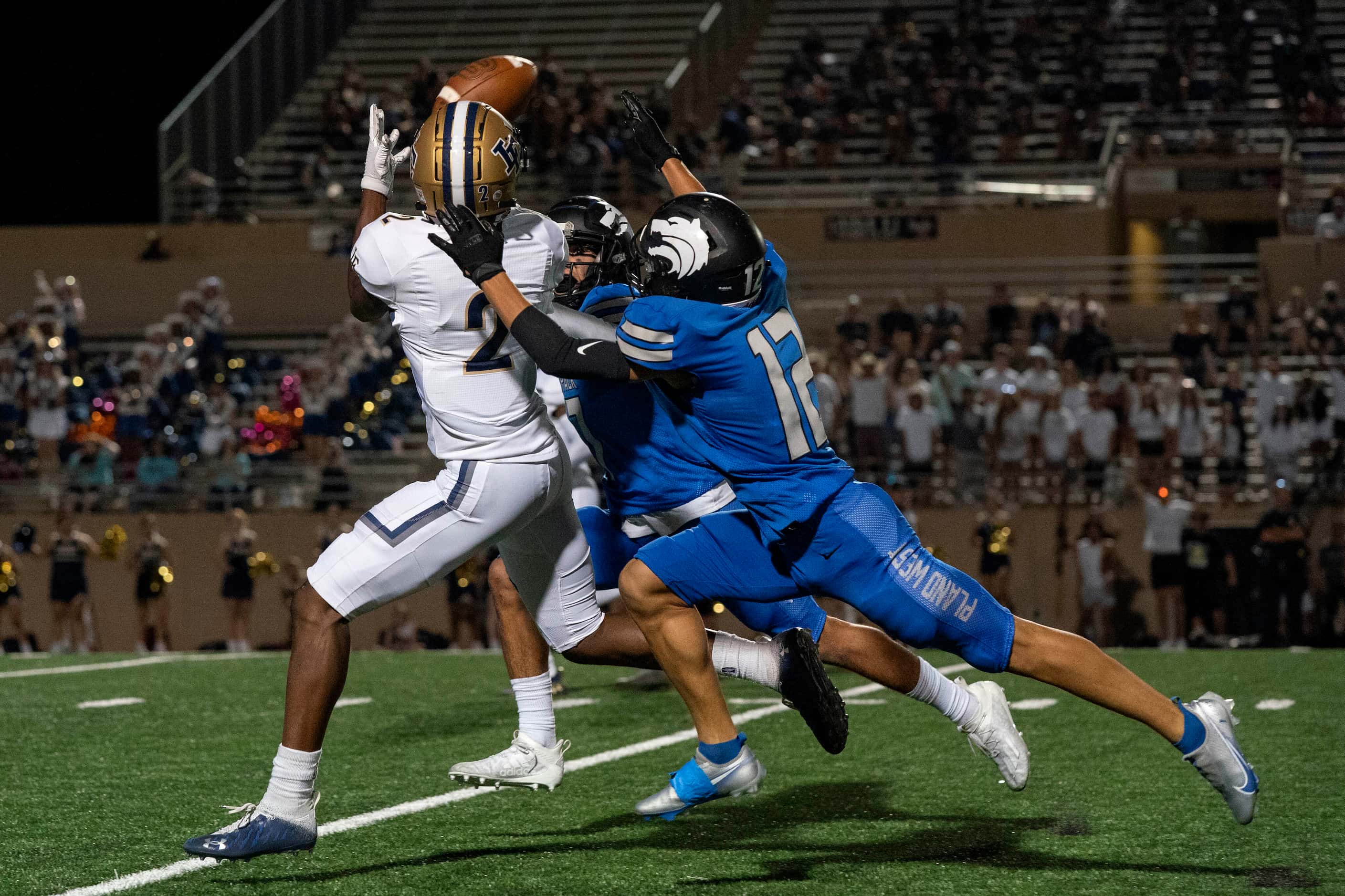 Little Elm senior wide receiver Dylan Evans (2) makes a catch in front of Plano West junior...
