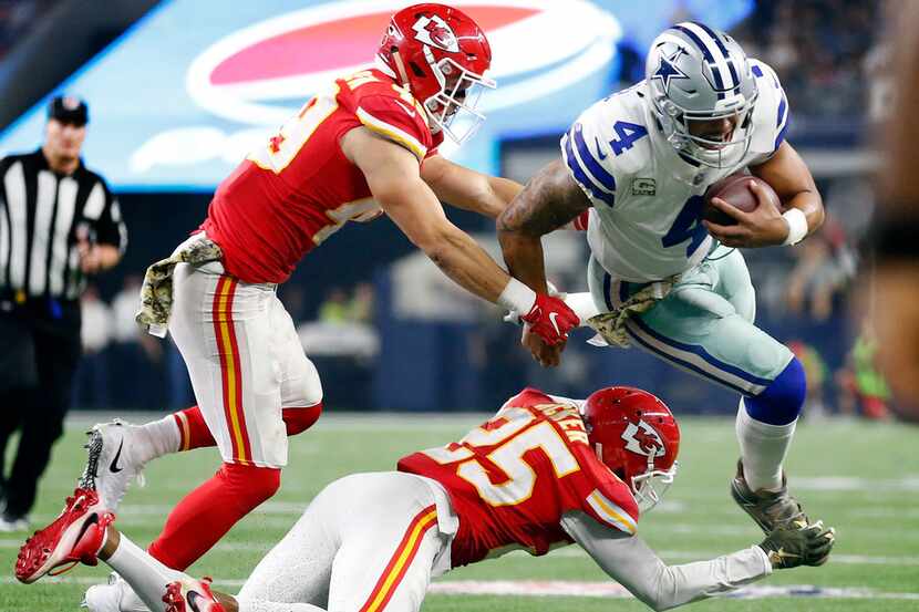 Dallas Cowboys quarterback Dak Prescott (4) races toward the sideline in the third quarter...
