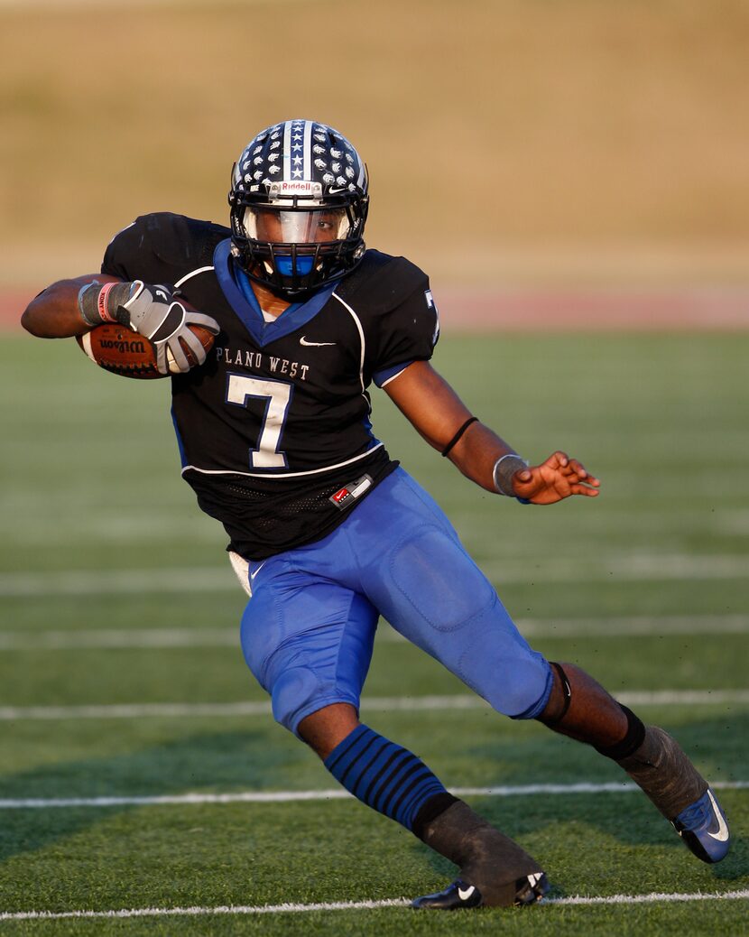 Plano West's Auston Anderson (7) carries the ball against the Austin Westlake defense in the...