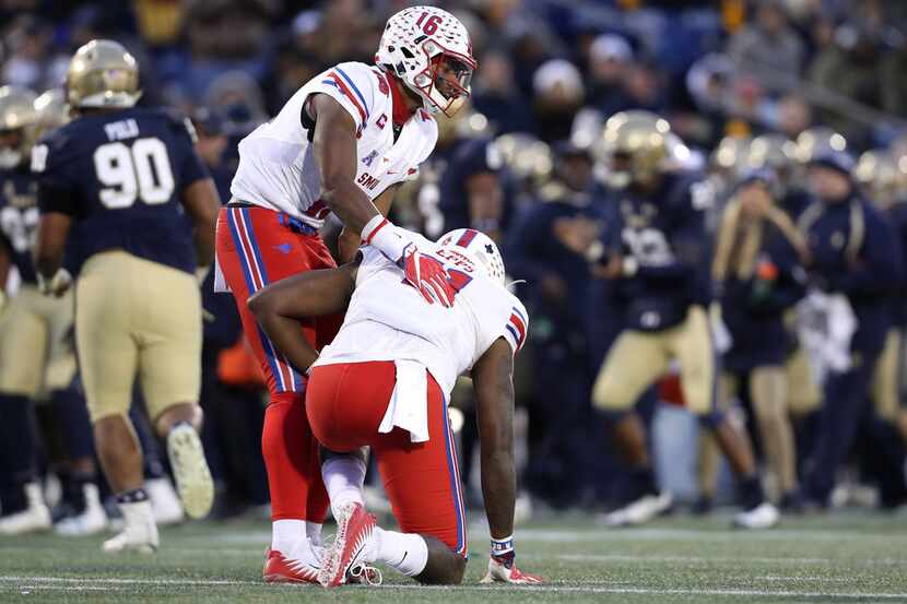 ANNAPOLIS, MD - NOVEMBER 11: Wide receiver Courtland Sutton #16 of the Southern Methodist...