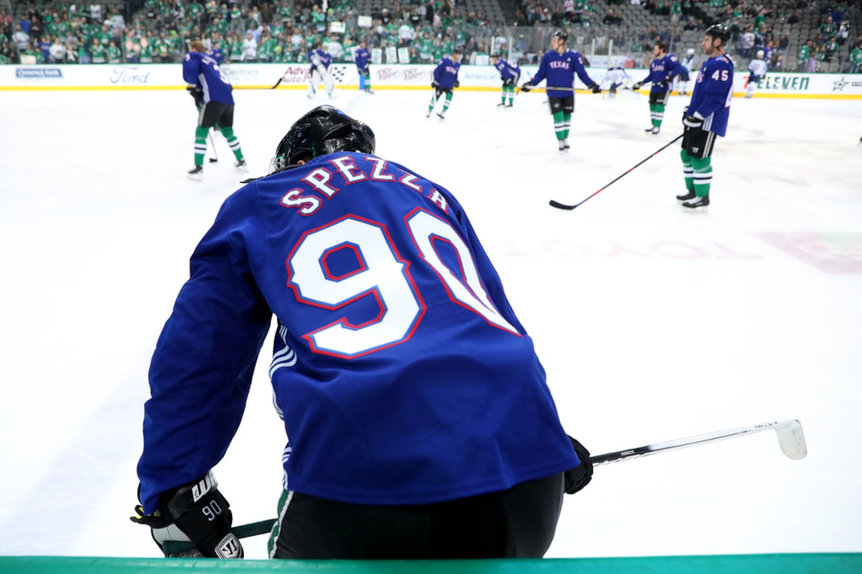 DALLAS, TEXAS - JANUARY 19: Jason Spezza #90 of the Dallas Stars prepares to take on the...