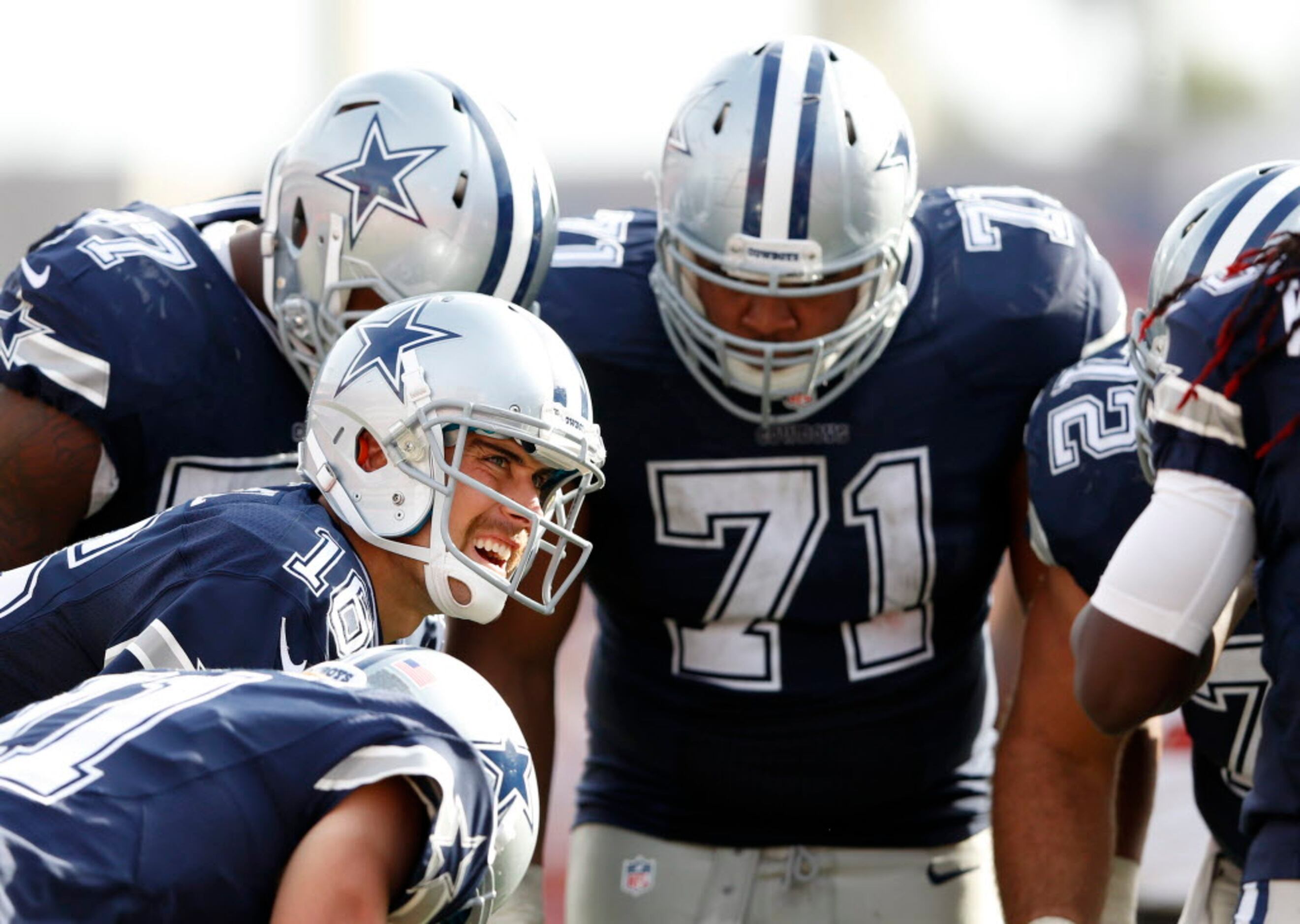 Tony Romo teams with 6-foot-10 high school senior to qualify for