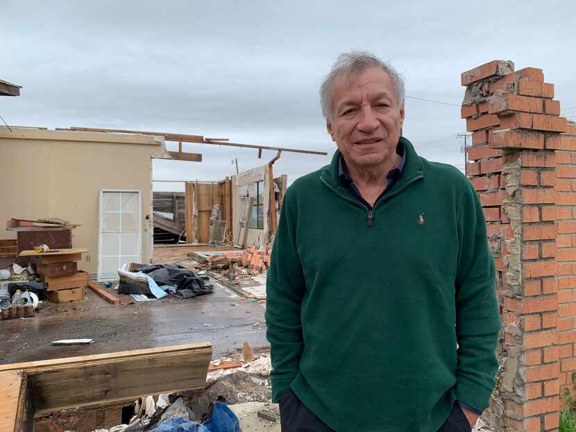 John Porras, 69, perdió la mitad de su casa en el tornado de octubre. Su seguro no lo cubría...